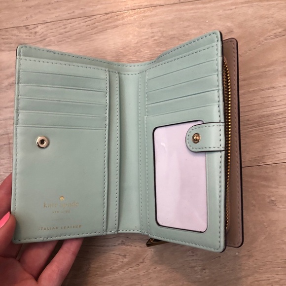 Kate Spade Phillips Road Dara Wallet - Picture 3 of 4